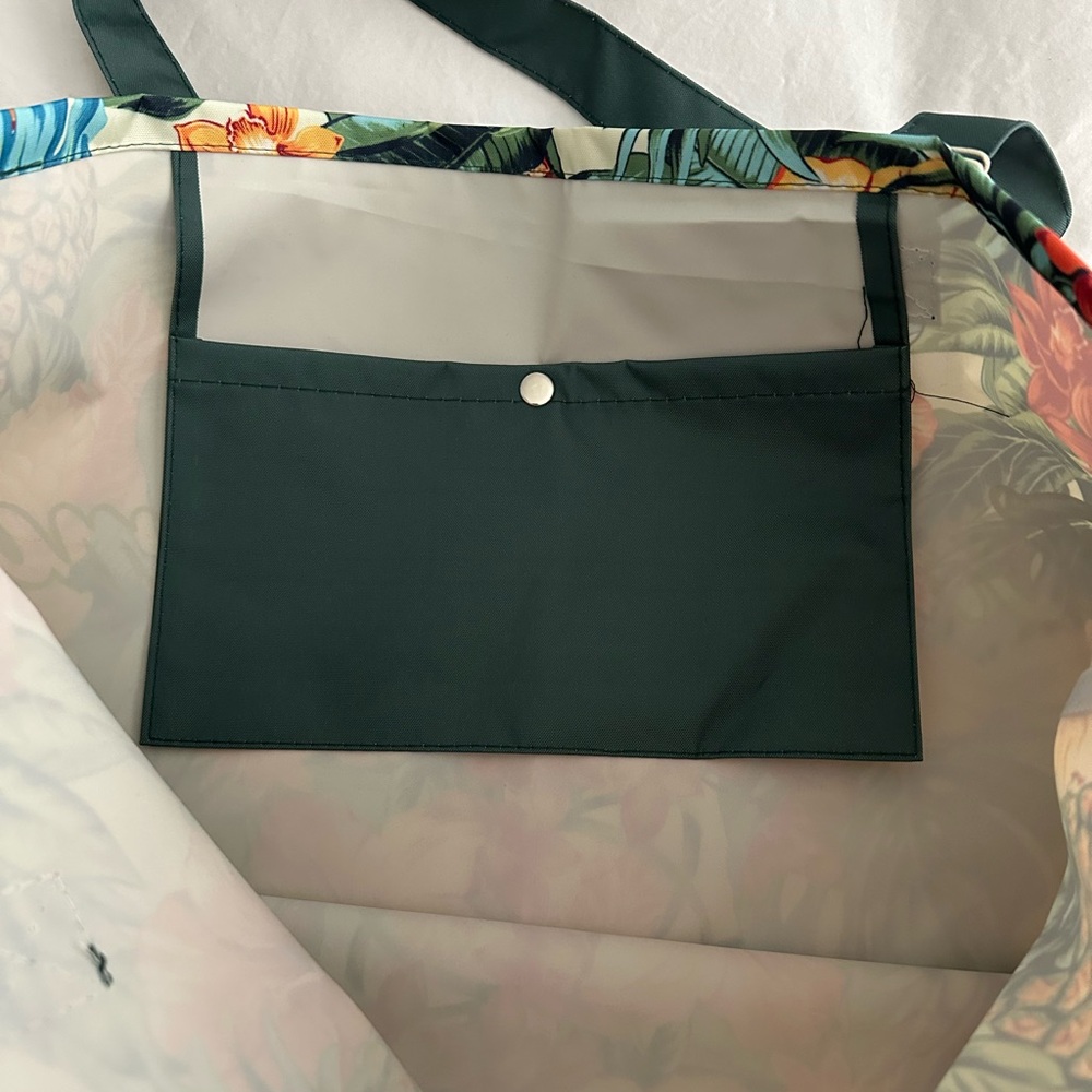 NWT Tommy Bahama Tropical Pineapple Blooms Tote, waterproof - Picture 6 of 7